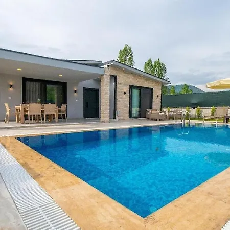 Βίλα Detached With Private Pool In Goecek Inlice