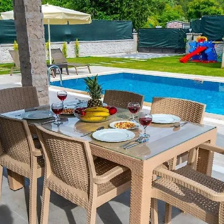Detached With Private Pool In Goecek Inlice Βίλα